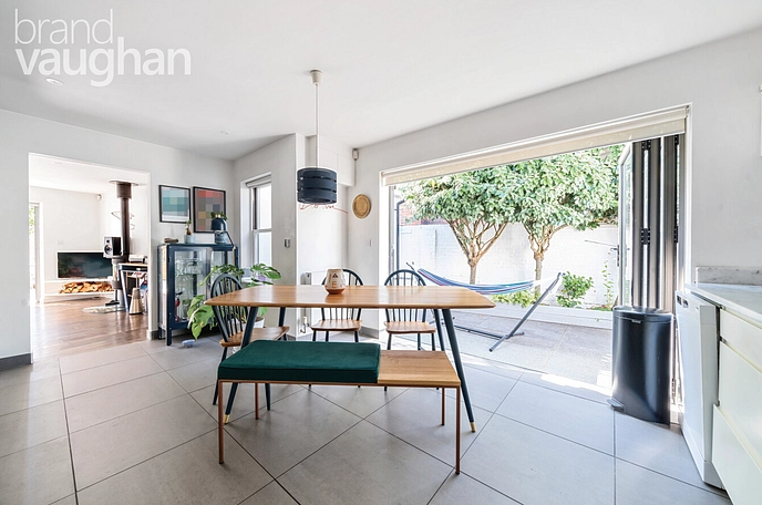 3 bedroom  detached property to rent