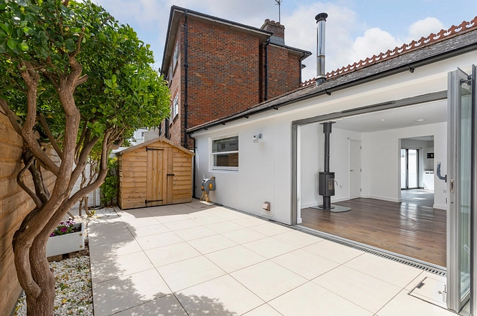 3 bedroom  detached property to rent