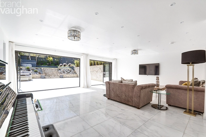 4 bedroom  detached house for sale