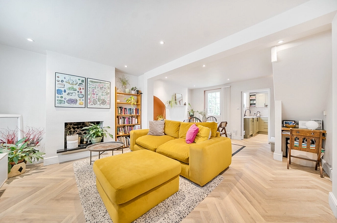 2 bedroom  terraced house for sale
