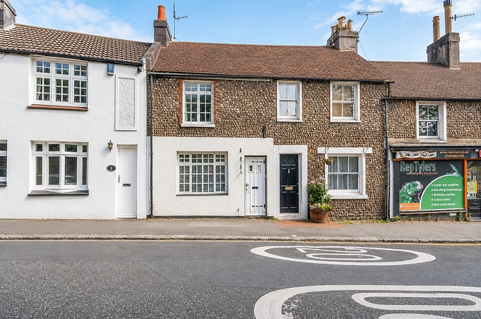 2 bedroom  terraced house for sale