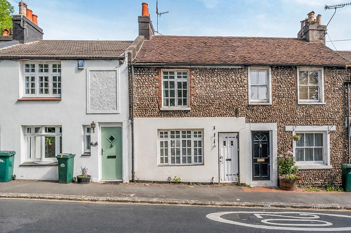 2 bedroom  terraced house for sale