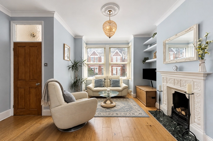3 bedroom maisonette for sale