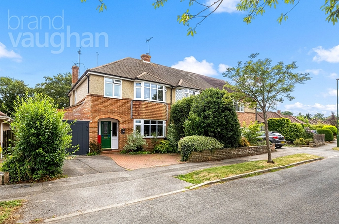 3 bedroom  semi-detached house for sale