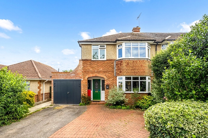 3 bedroom  semi-detached house for sale