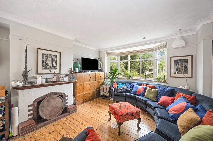 3 bedroom  semi-detached house for sale