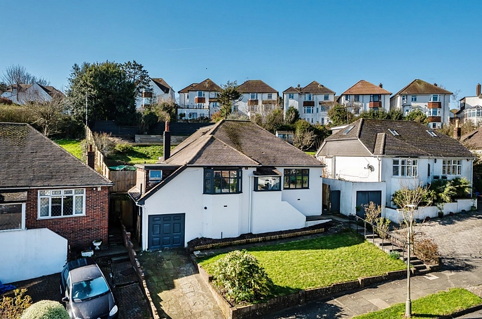 5 bedroom  detached house for sale