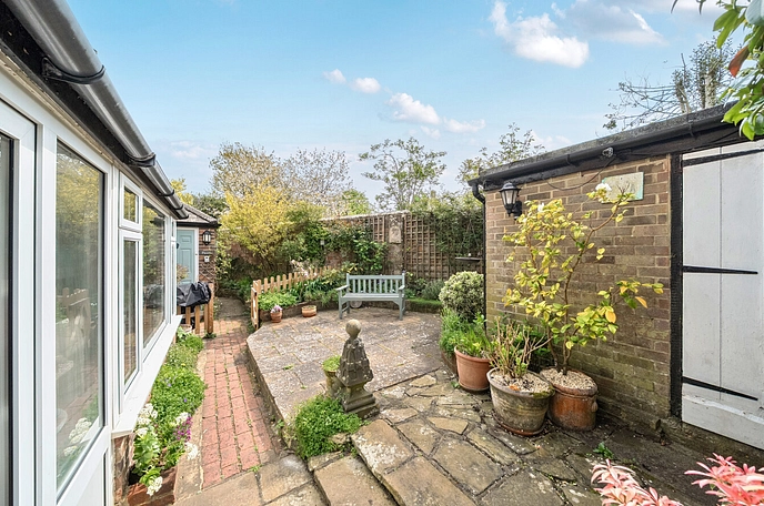 2 bedroom  semi-detached house for sale