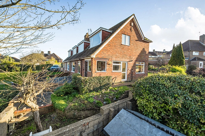 3 bedroom  semi-detached house for sale
