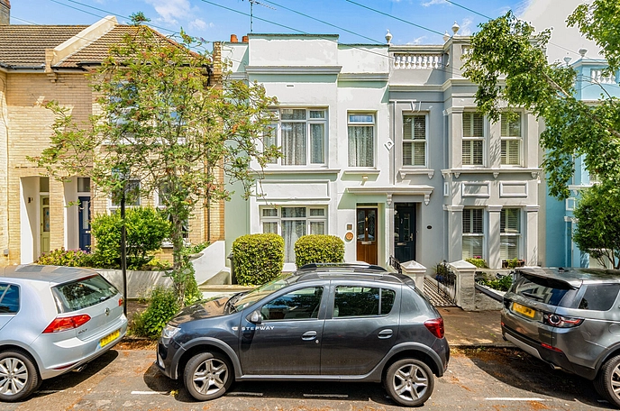 3 bedroom  terraced house for sale