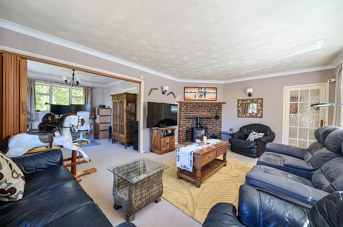 5 bedroom  detached house for sale