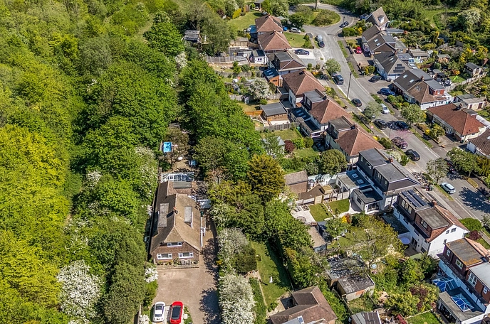 5 bedroom  detached house for sale