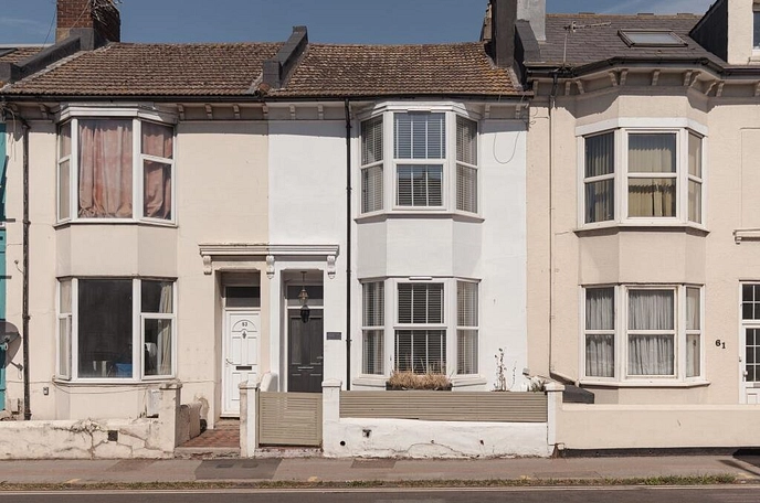2 bedroom  terraced house for sale