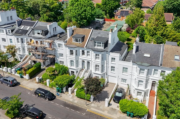 6 bedroom  terraced house for sale
