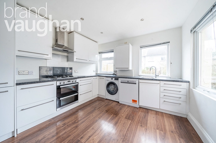4 bedroom  terraced house to rent