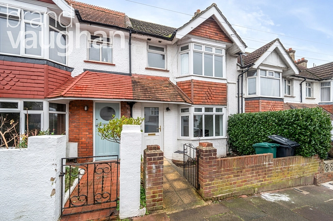 4 bedroom  terraced house to rent