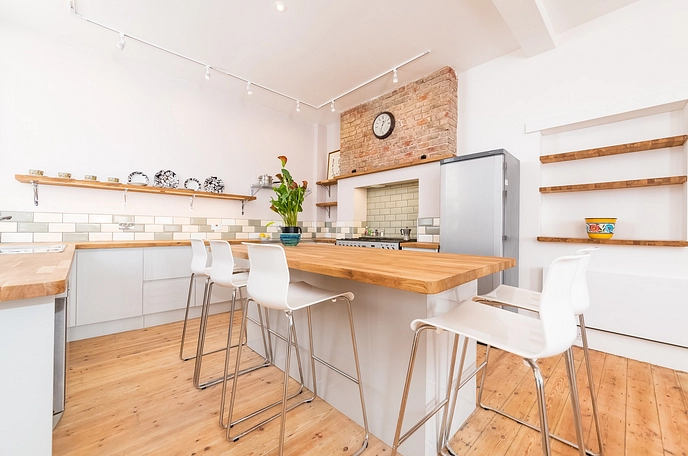 4 bedroom terraced maisonette to rent