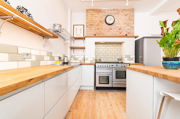 4 bedroom  terraced maisonette to rent