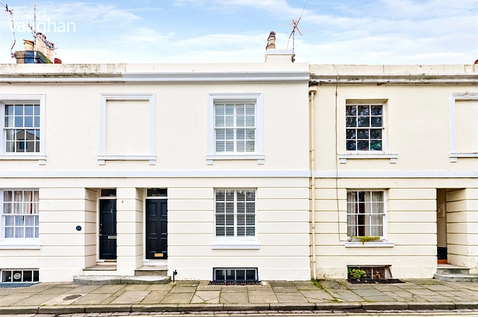 4 bedroom  terraced house to rent