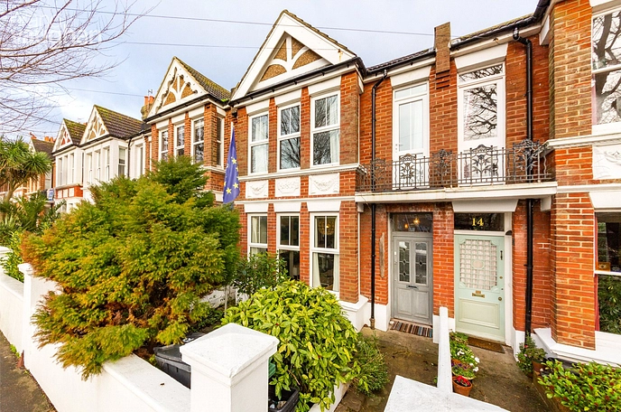 3 bedroom  terraced house to rent