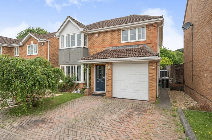 4 bedroom  detached house to rent