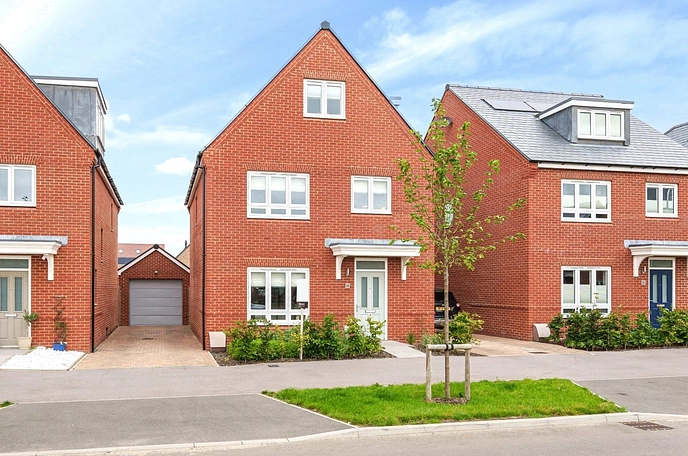 5 bedroom detached house to rent
