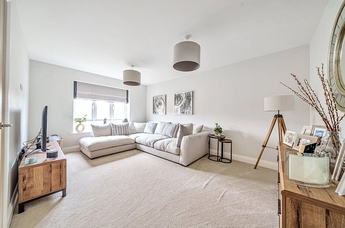 5 bedroom  detached house to rent