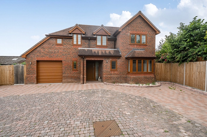 4 bedroom  detached house to rent