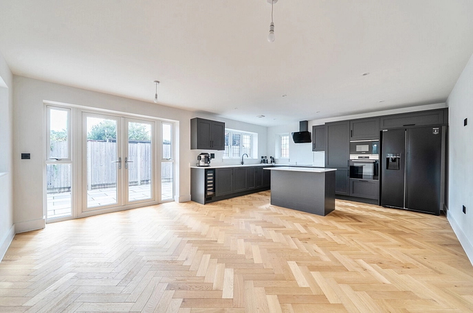 4 bedroom  detached house to rent