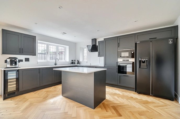 4 bedroom  detached house to rent