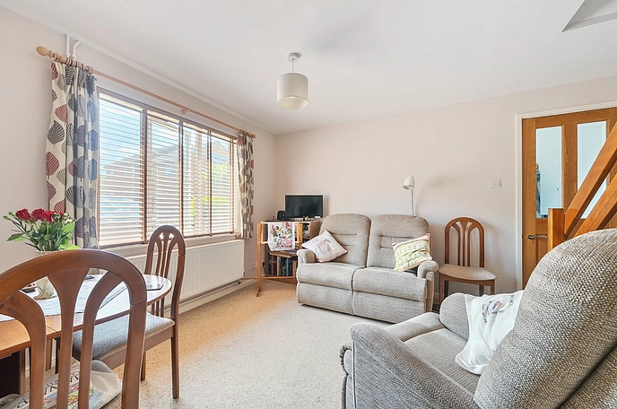 1 bedroom  semi-detached house for sale