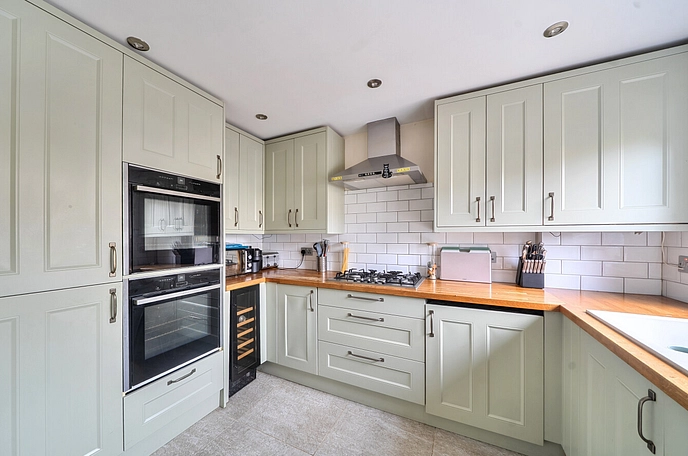 4 bedroom  semi-detached house for sale