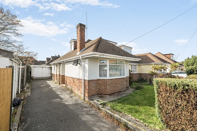 3 bedroom  semi-detached bungalow for sale