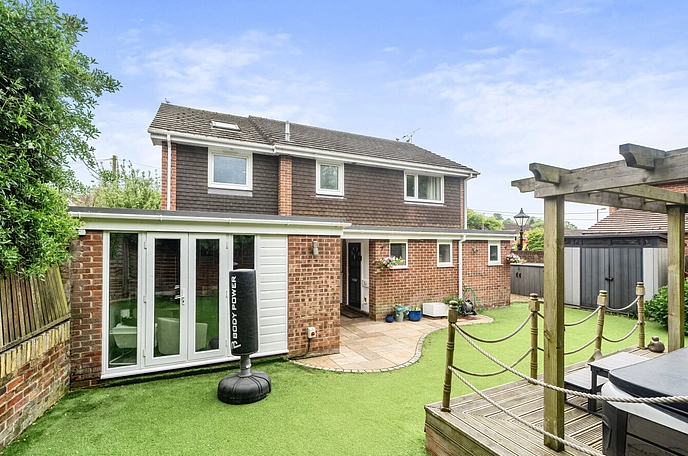 5 bedroom  detached house for sale