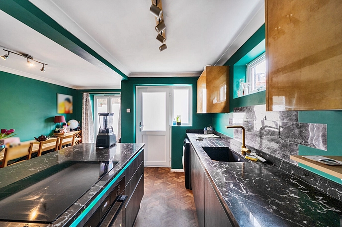 3 bedroom  semi-detached house for sale