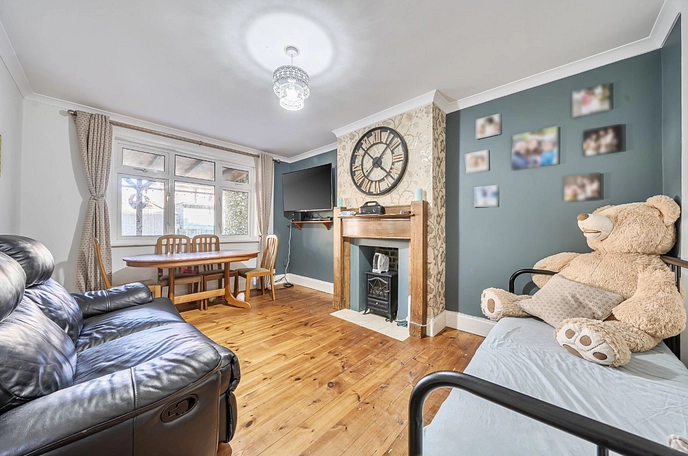 3 bedroom  semi-detached house for sale