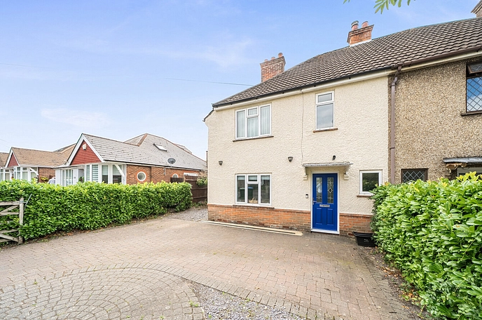 3 bedroom  semi-detached house for sale