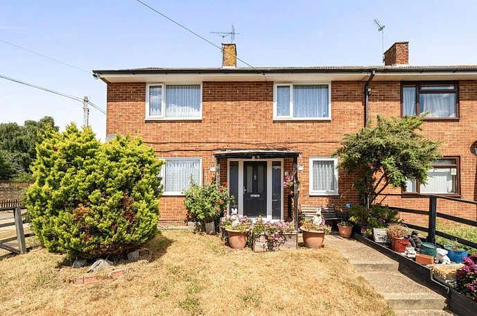 4 bedroom  semi-detached house for sale