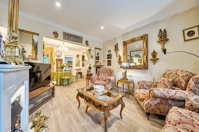2 bedroom  semi-detached house for sale