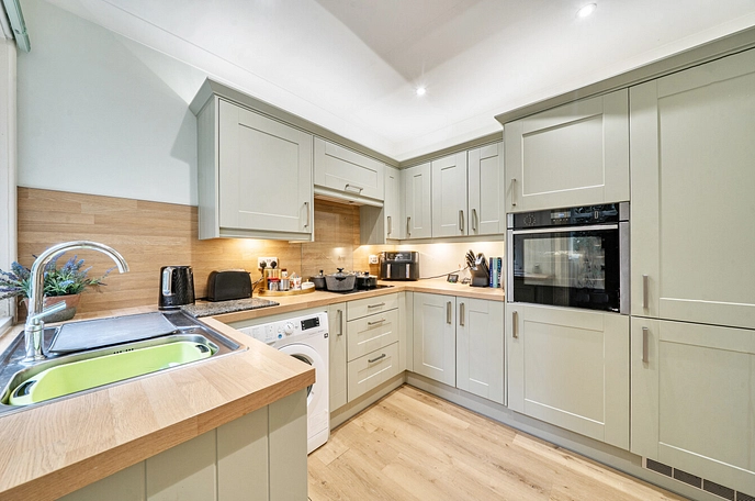 2 bedroom  semi-detached house for sale