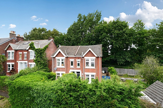 2 bedroom semi-detached house for sale
