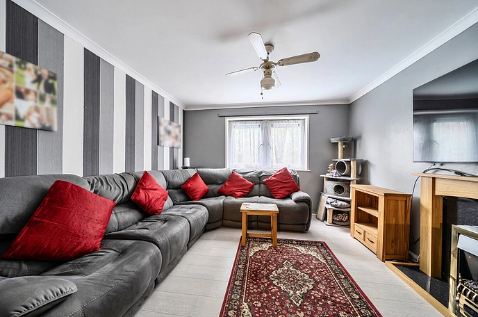 2 bedroom maisonette for sale