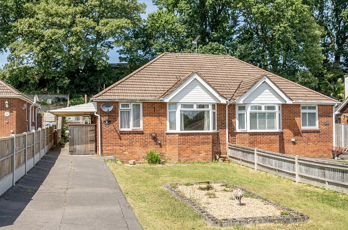 2 bedroom semi-detached bungalow for sale
