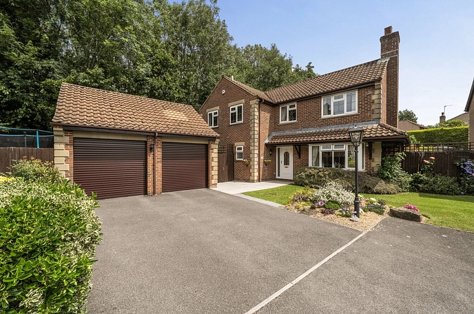 4 bedroom  detached house for sale