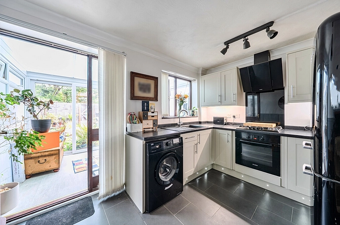 2 bedroom  terraced house for sale