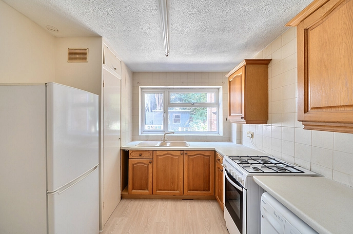 2 bedroom maisonette for sale