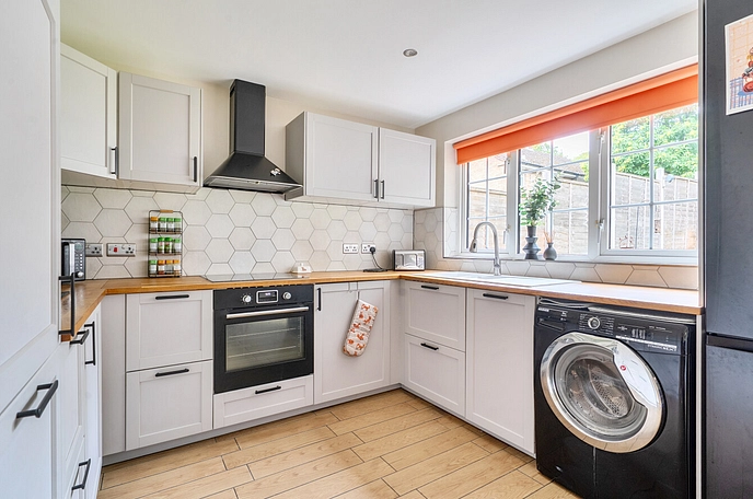 2 bedroom  semi-detached house for sale