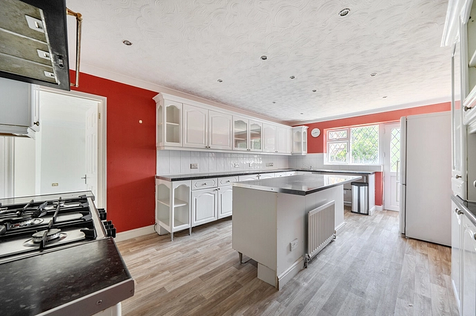 4 bedroom  detached house to rent