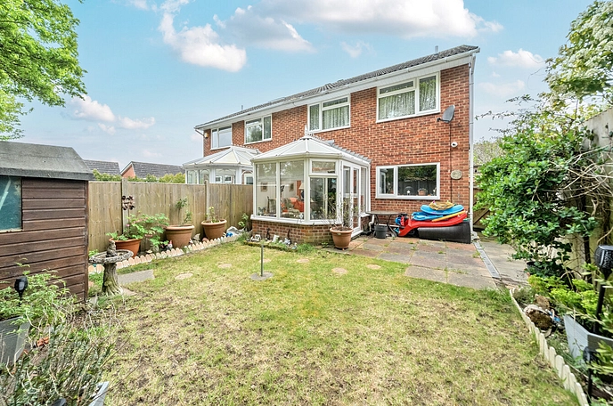 4 bedroom  semi-detached house for sale