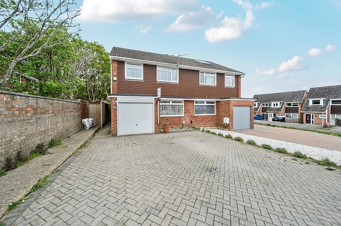 4 bedroom  semi-detached house for sale
